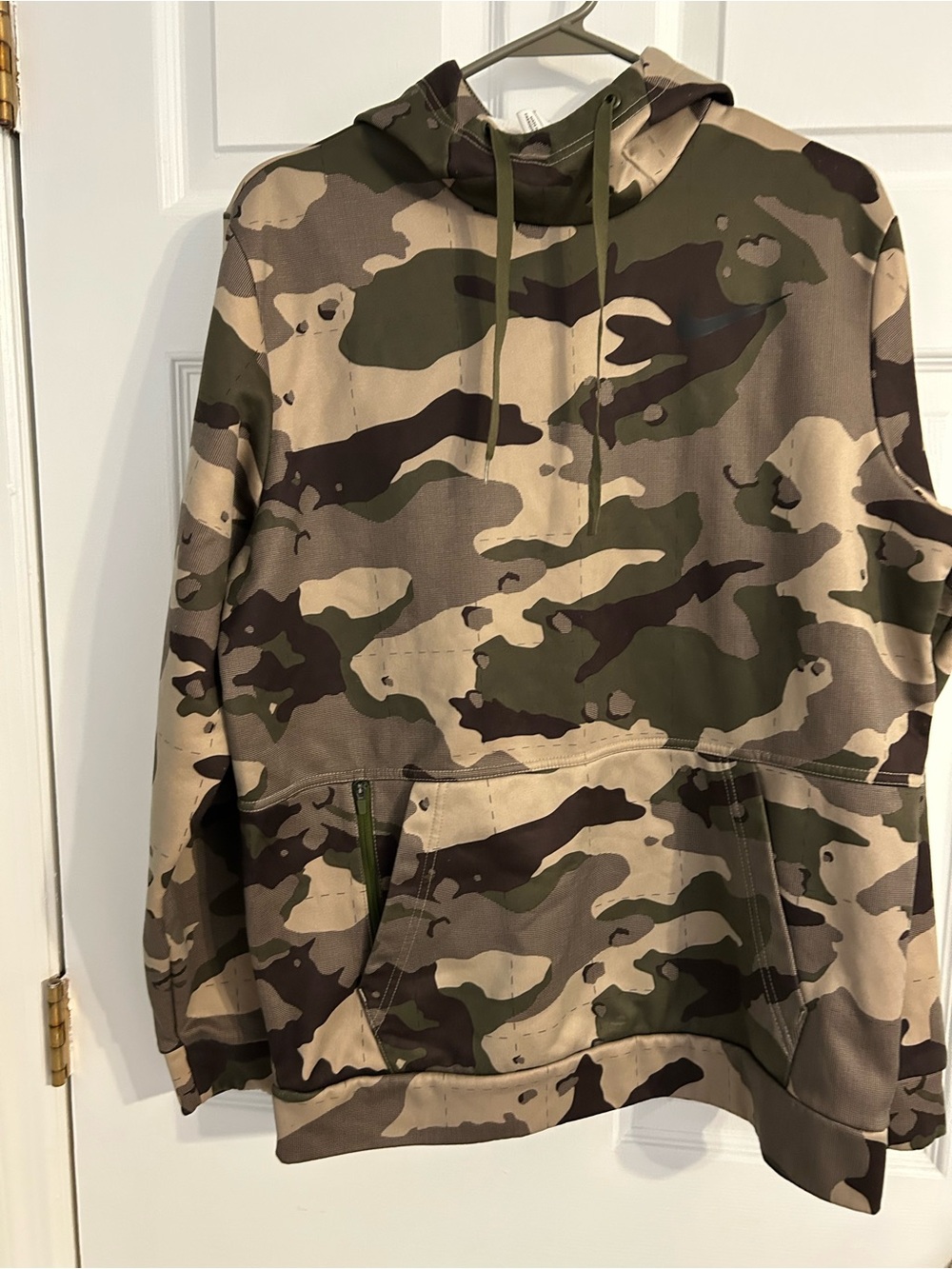 Nike Camo Therma-Fit Hoodie in Olive & Tan